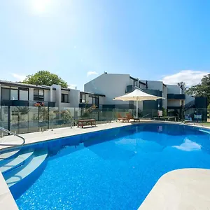 **** Aparthotel Manuka Park Serviced Australia