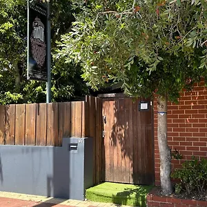  Hostel Shiralee -note - Valid Passport Required To Check In Australia