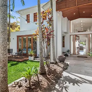  Holiday home Luxurious, Tropical Haven, Mooloolaba- Moonda5 Australia