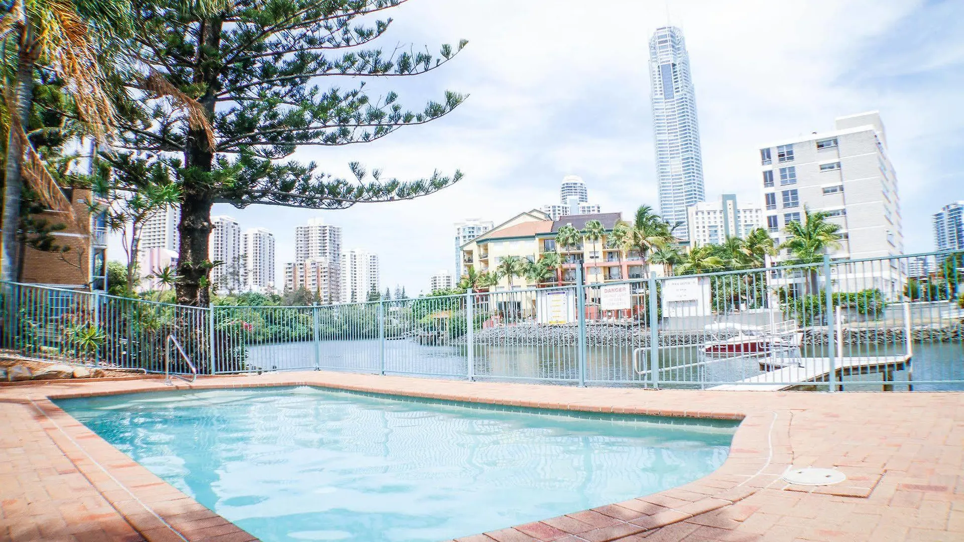 Aparthotel Surfers Riverside Gold Coast